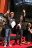 WI14504113_rupert-grint-daniel-radcliffe-hand.jpg